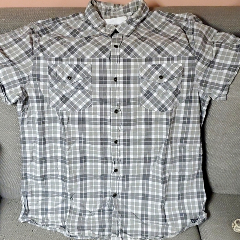 Guess Gray short sleeve button down shirt